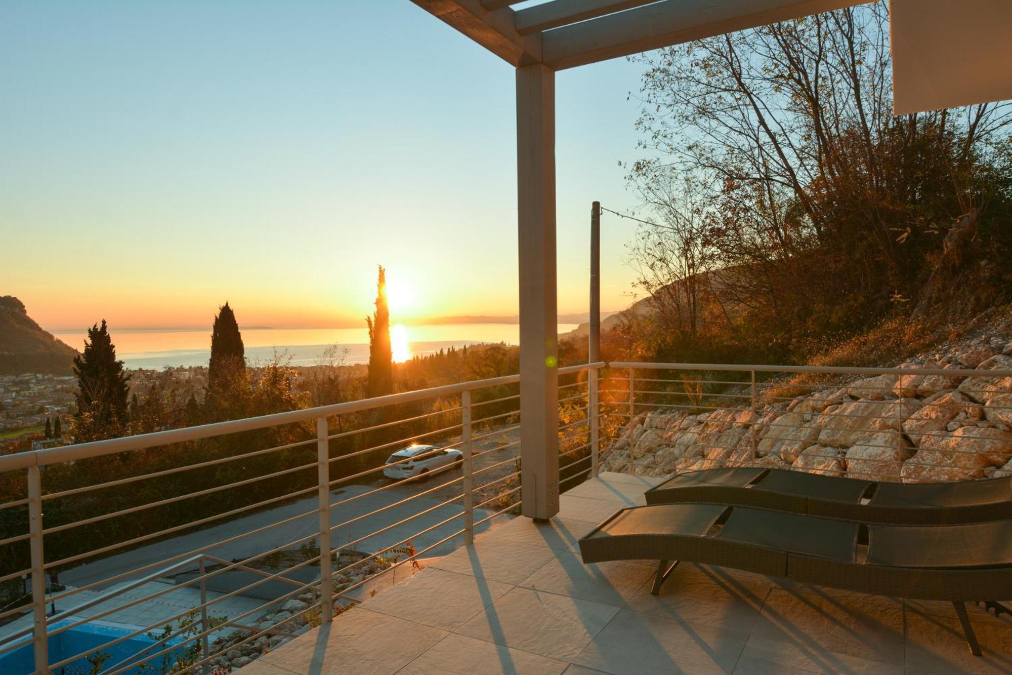 גארדה Sunset Lodge - Enjoy Holiday מראה חיצוני תמונה
